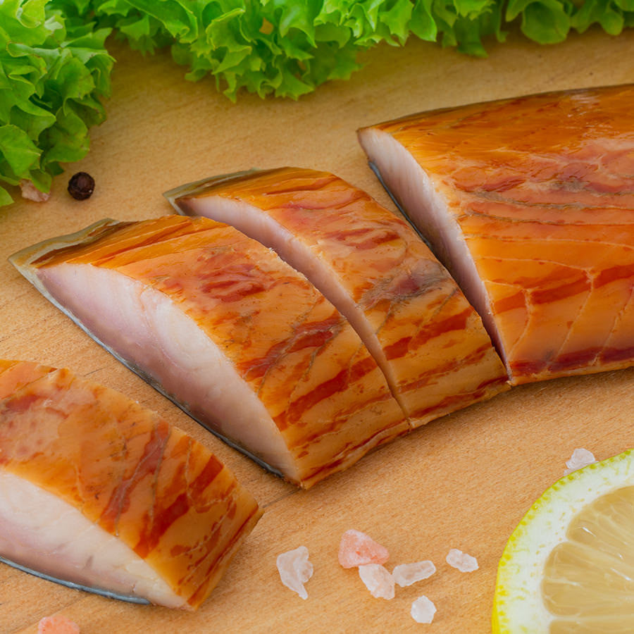 Störfilet geräuchert – in Scheiben mit Zitrone und Himalaya-Salz