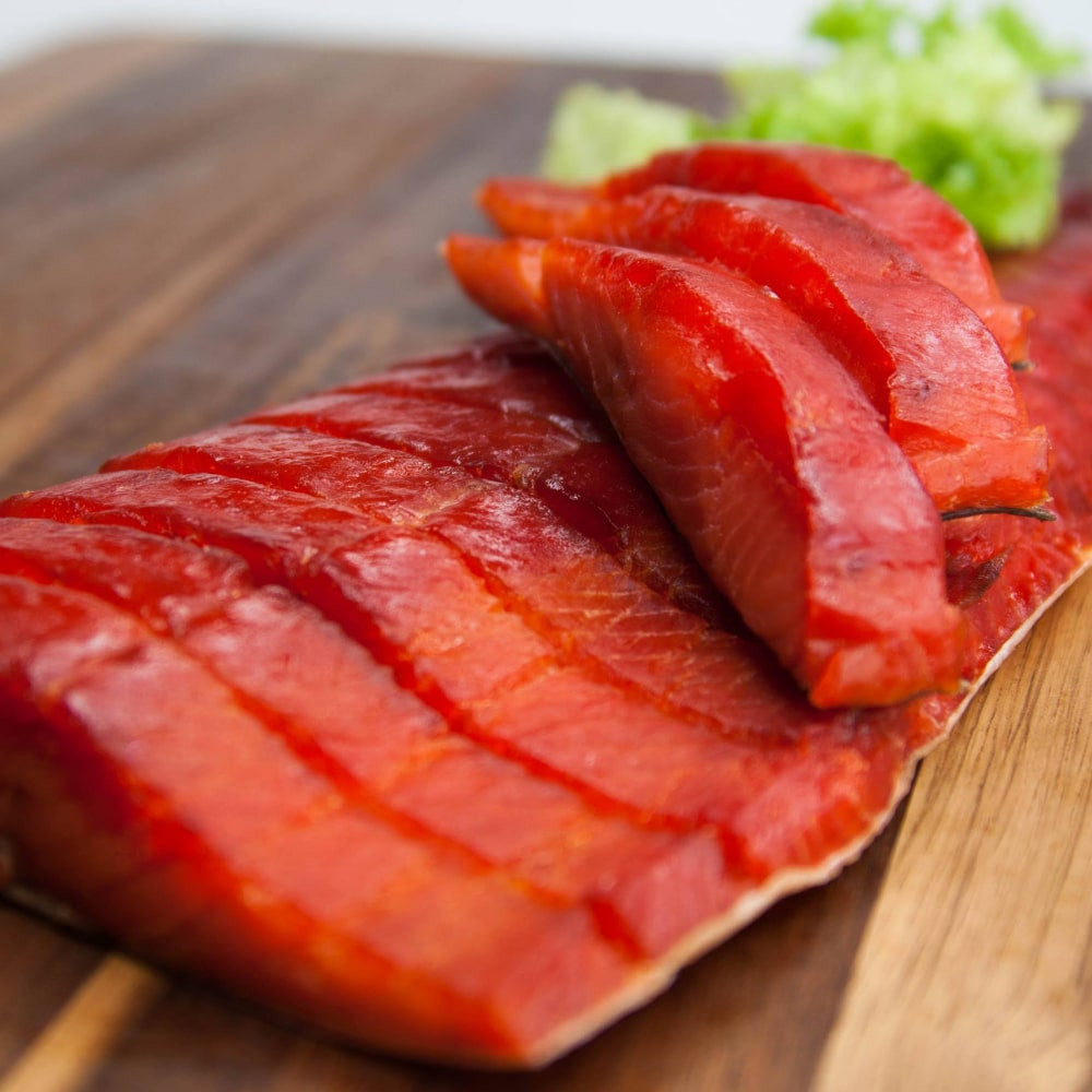 Rotlachsfilet gedörrt Wildfang – gefächert mit Salat