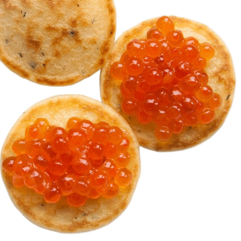 Trüffel Mini Blinis, 80g – serviert mit rotem Kaviar von oben