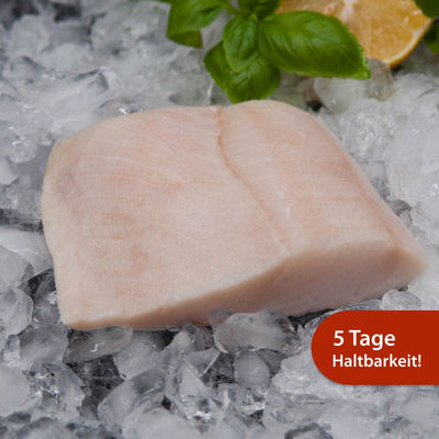 Black Cod Filet – frisches Filet auf Eis mit Basilikum und Zitrone