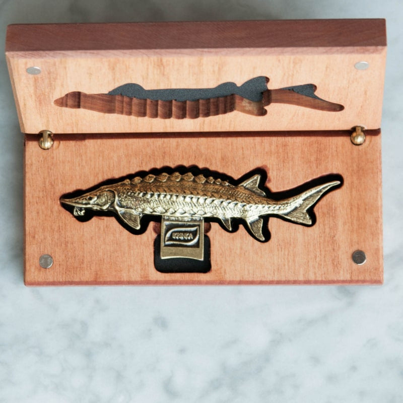 Kaviardosenöffner «Stör» – geöffnete Geschenkbox mit Öffner