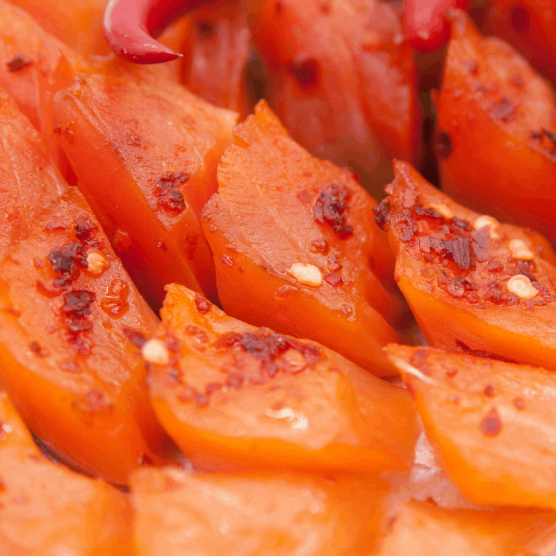 Lachsforellenfilet gedörrt pikant – Detail mit Chiliflocken