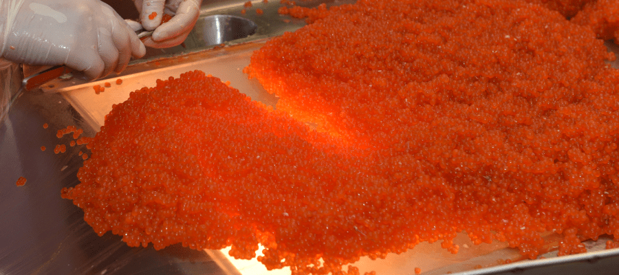 Methods on how to salt red caviar
