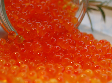 Methods on how to salt red caviar